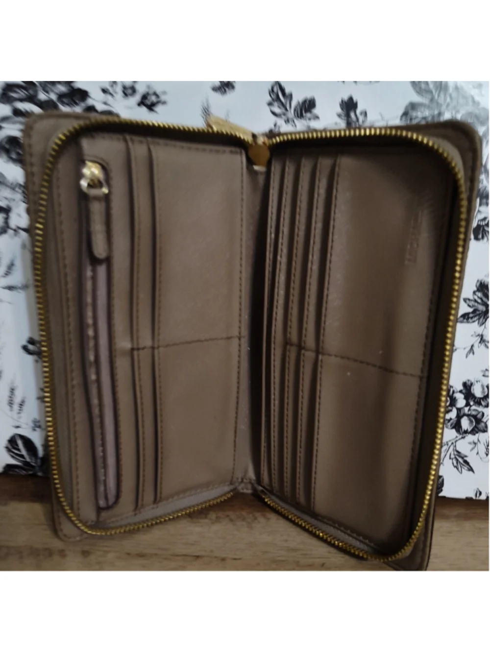 Women's Michael Kors Wallet One Size Beige Gold
